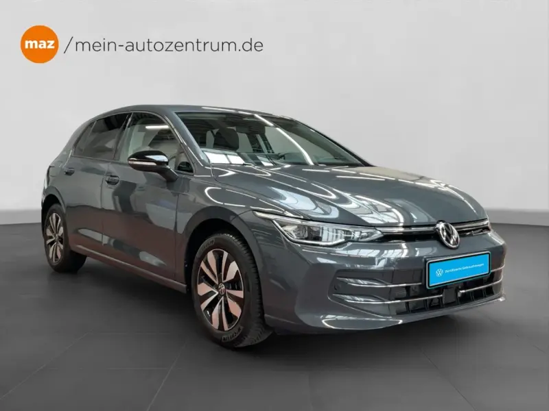 VW Golf von der Seite