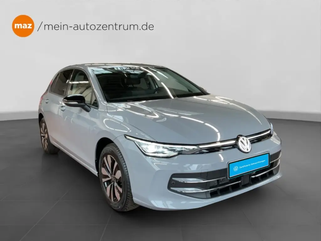 VW Golf von der Seite