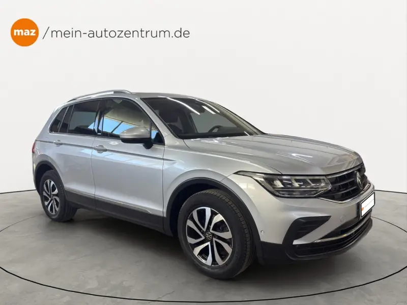 VW Tiguan von der Seite