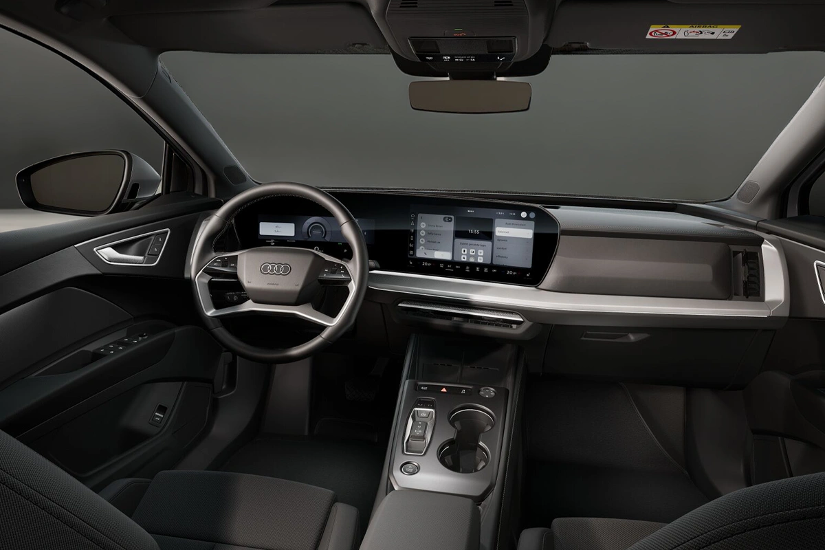 Audi Q4 e-tron in grau Cockpit