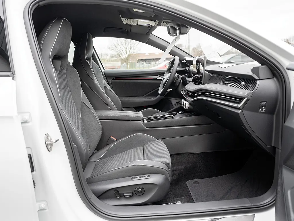 Skoda Superb Combi Front innen