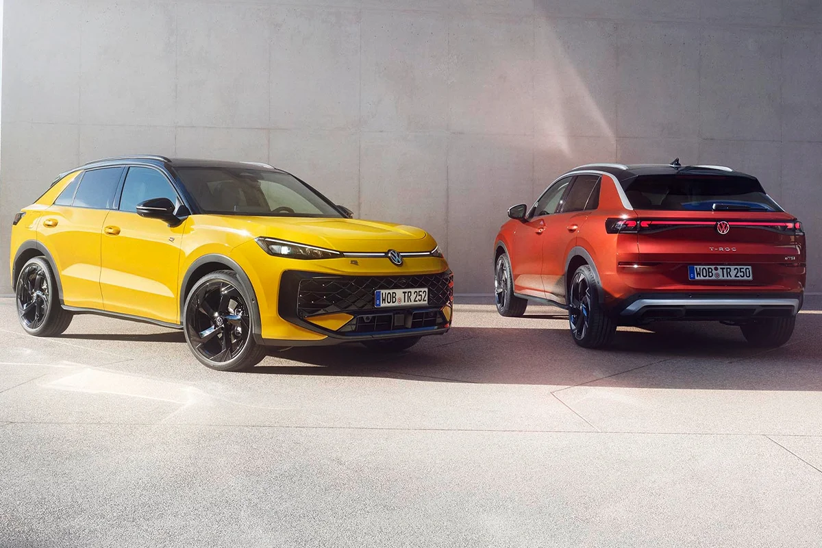 Dunkles Auto in Parkhaus